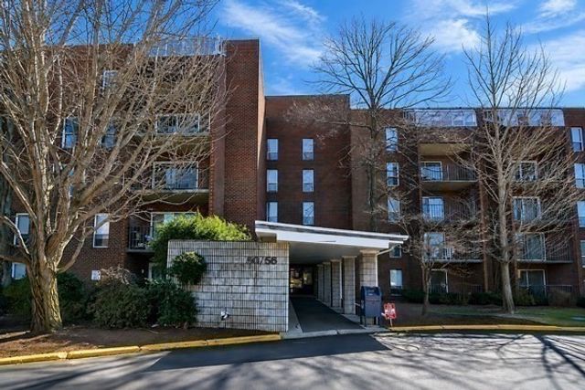 50-56 Broadlawn Park 414, Boston, MA 02467