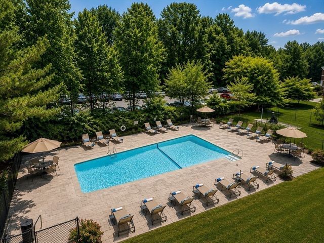 50-56 Broadlawn Park 414, Boston, MA 02467