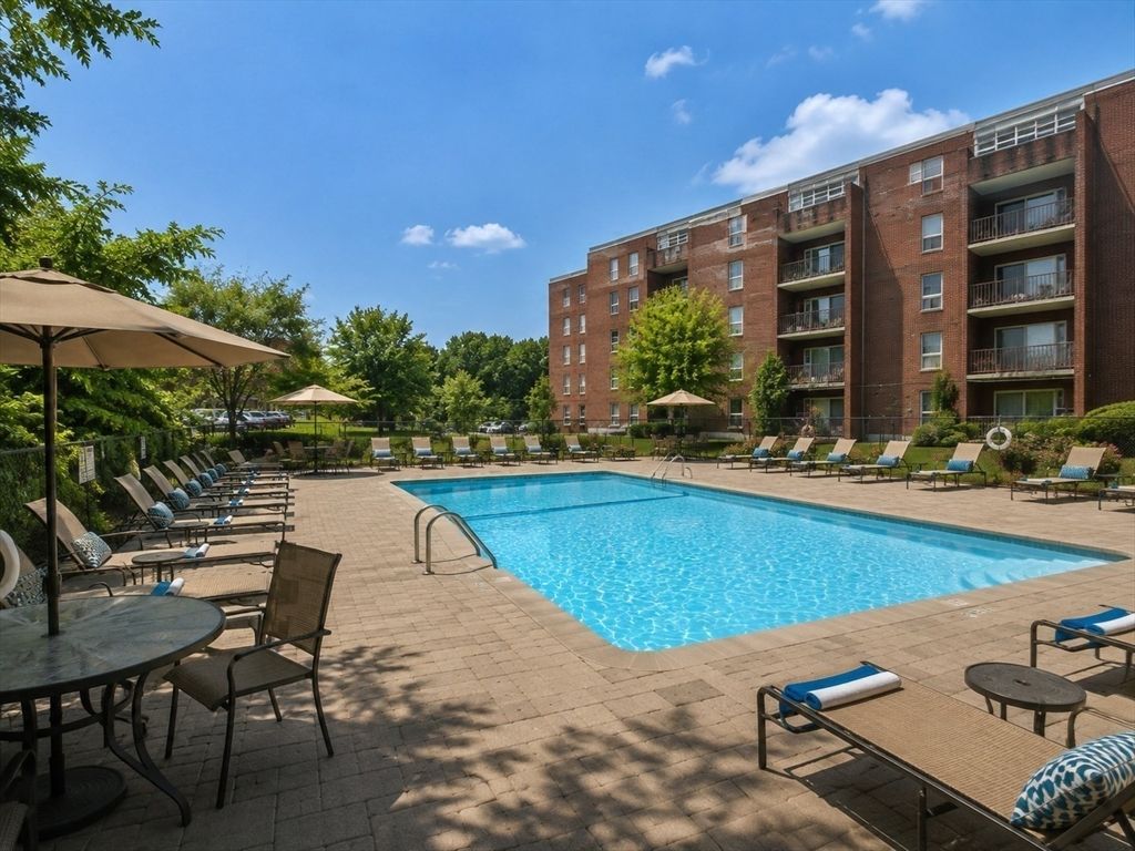50-56 Broadlawn Park 414, Boston, MA 02467