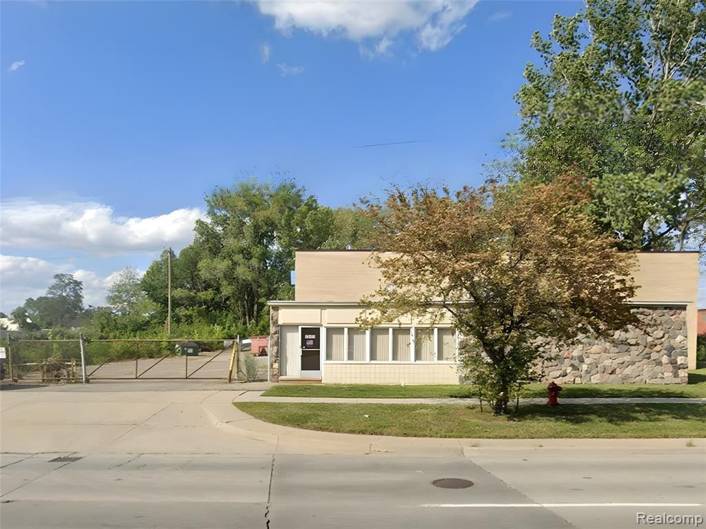 13403 E 9 Mile Road, Warren, MI 48089