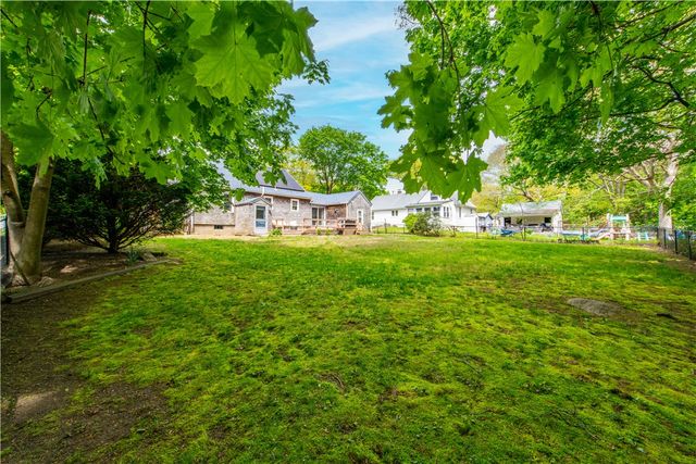 75 Knotty Oak Road, Coventry, RI 02816