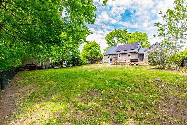 75 Knotty Oak Road, Coventry, RI 02816