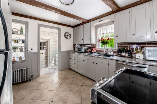 75 Knotty Oak Road, Coventry, RI 02816
