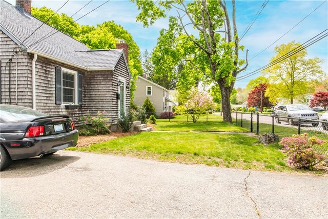 75 Knotty Oak Road, Coventry, RI 02816