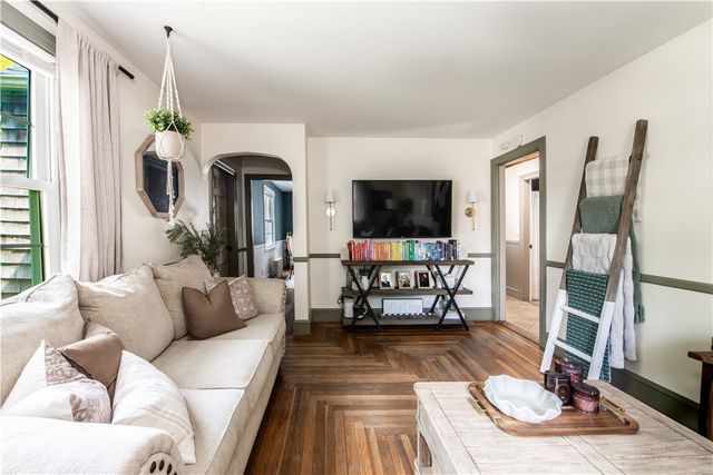 75 Knotty Oak Road, Coventry, RI 02816