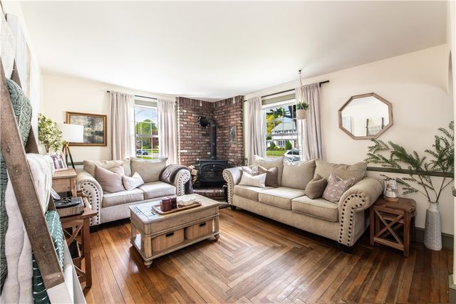 75 Knotty Oak Road, Coventry, RI 02816