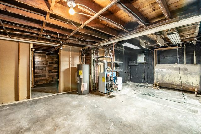 75 Knotty Oak Road, Coventry, RI 02816
