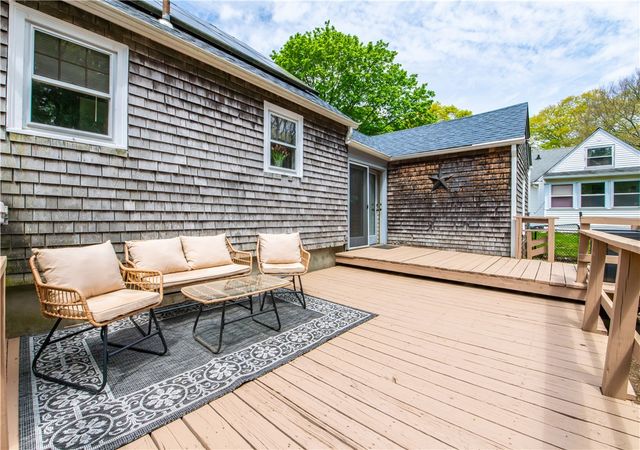 75 Knotty Oak Road, Coventry, RI 02816