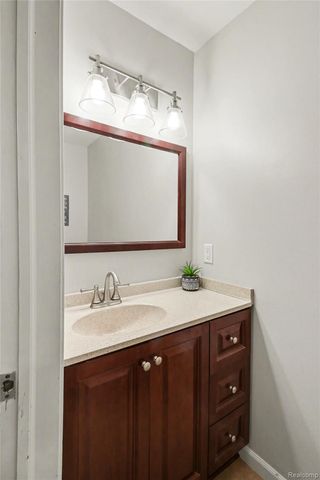920 Meadowlark Lane, Howell, MI 48843