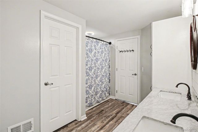 920 Meadowlark Lane, Howell, MI 48843