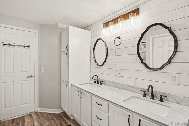 920 Meadowlark Lane, Howell, MI 48843