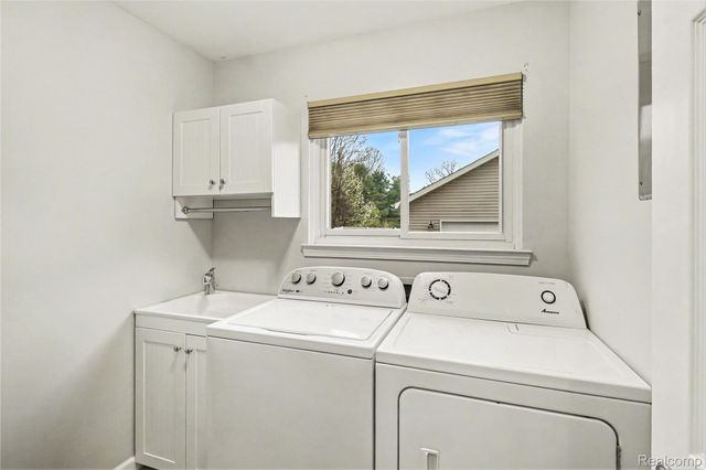 920 Meadowlark Lane, Howell, MI 48843