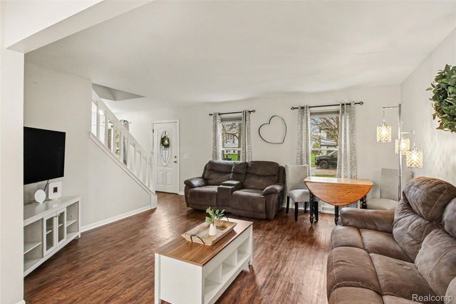 920 Meadowlark Lane, Howell, MI 48843