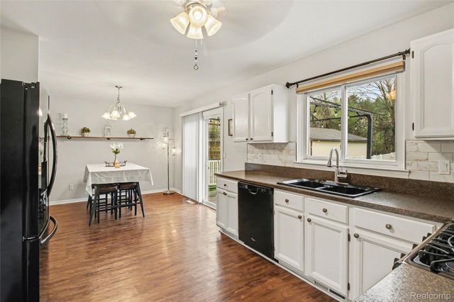 920 Meadowlark Lane, Howell, MI 48843