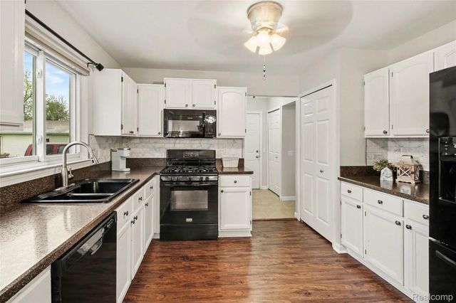 920 Meadowlark Lane, Howell, MI 48843