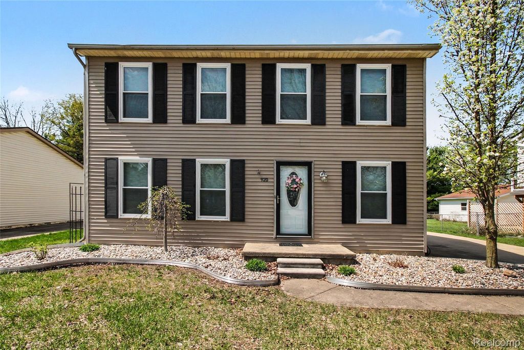 920 Meadowlark Lane, Howell, MI 48843