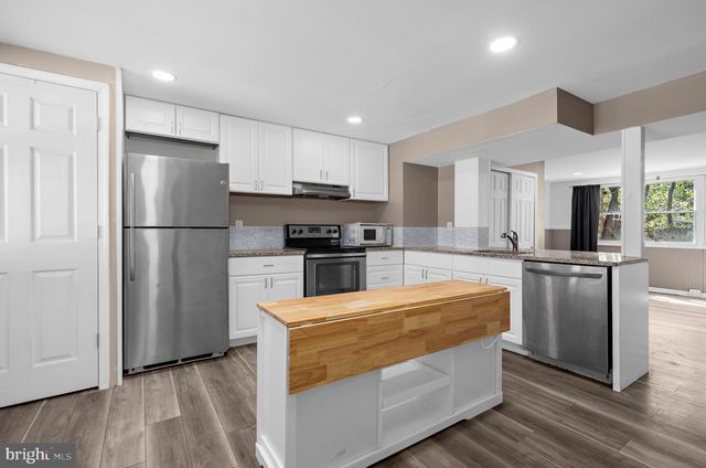 319 BIGLEY AVE, Baltimore, MD 21227