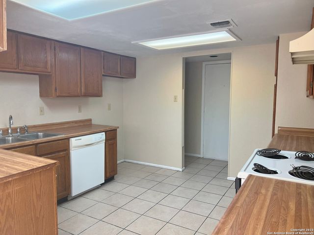 5730 SPRING MOON ST, San Antonio, TX 78247