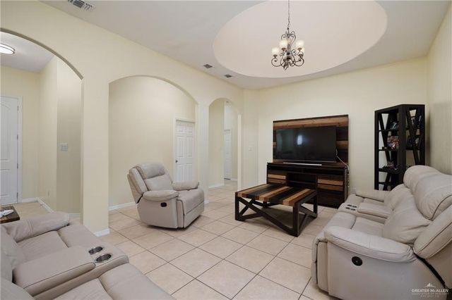 1021 W Esteban Avenue, Pharr, TX 78577