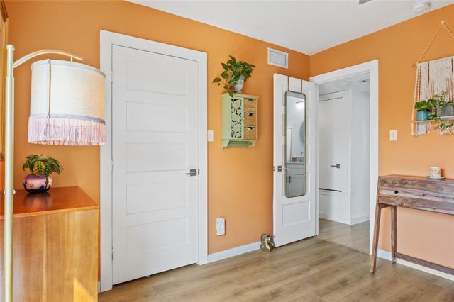 8605 Putnam DR 202, Austin, TX 78757