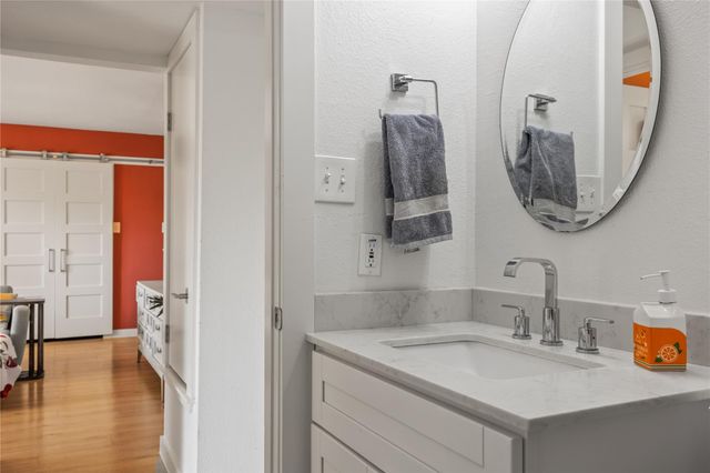 8605 Putnam DR 202, Austin, TX 78757