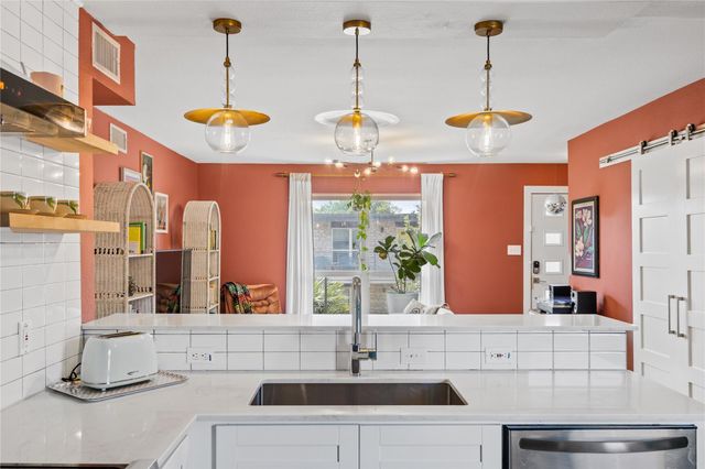 8605 Putnam DR 202, Austin, TX 78757