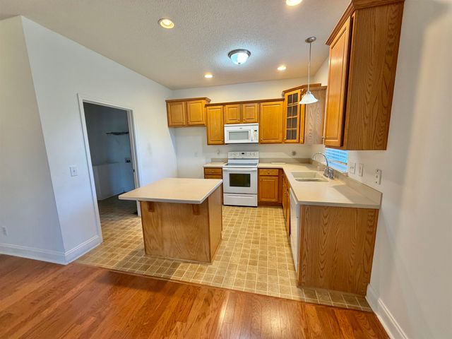 396 Will Landrum Rd, Chesnee, SC 29323