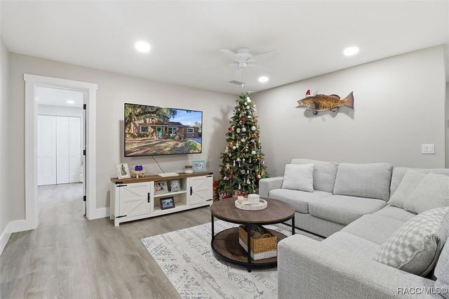 329 NE 10th Street, Crystal River, FL 34428