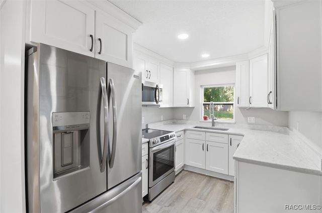 329 NE 10th Street, Crystal River, FL 34428