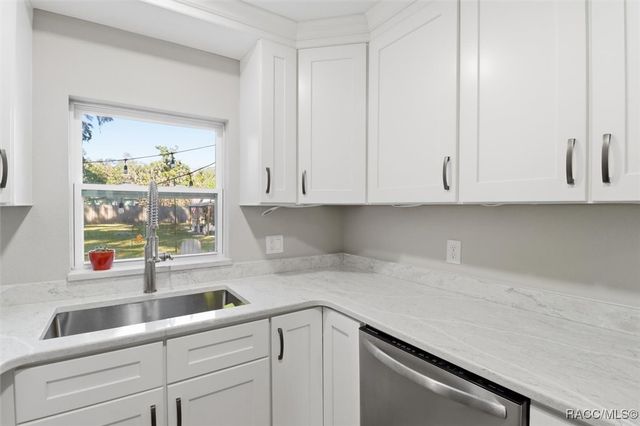 329 NE 10th Street, Crystal River, FL 34428