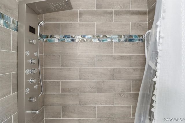 329 NE 10th Street, Crystal River, FL 34428