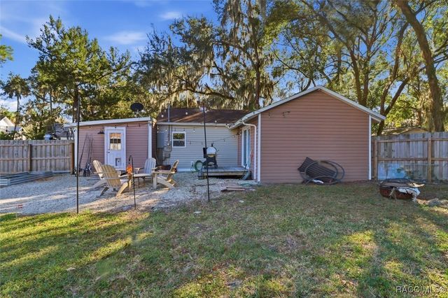 329 NE 10th Street, Crystal River, FL 34428