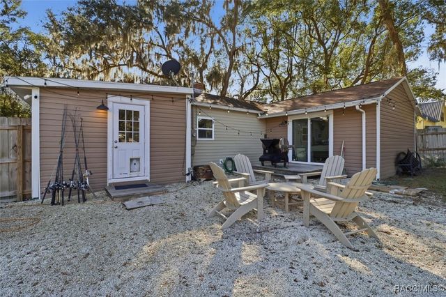 329 NE 10th Street, Crystal River, FL 34428