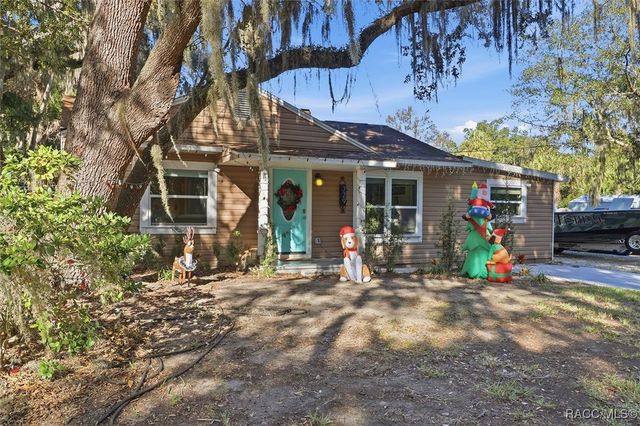 329 NE 10th Street, Crystal River, FL 34428