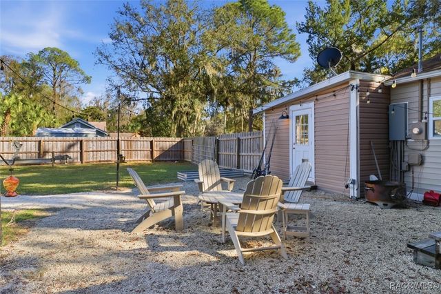 329 NE 10th Street, Crystal River, FL 34428