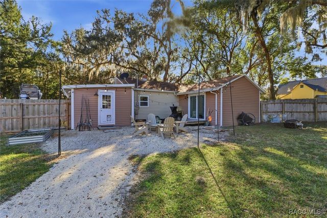 329 NE 10th Street, Crystal River, FL 34428