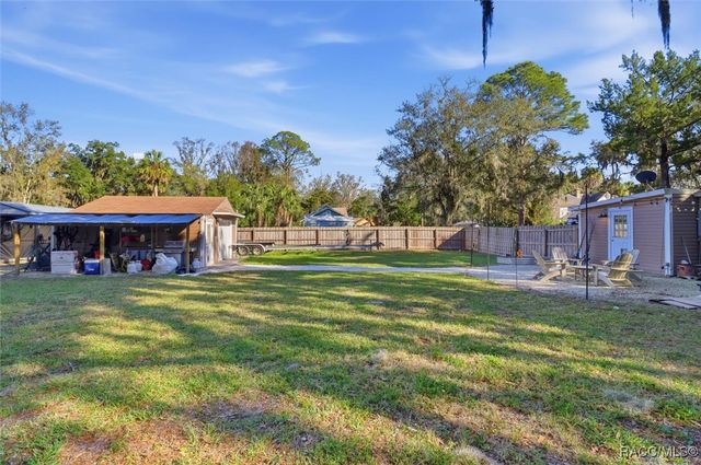 329 NE 10th Street, Crystal River, FL 34428