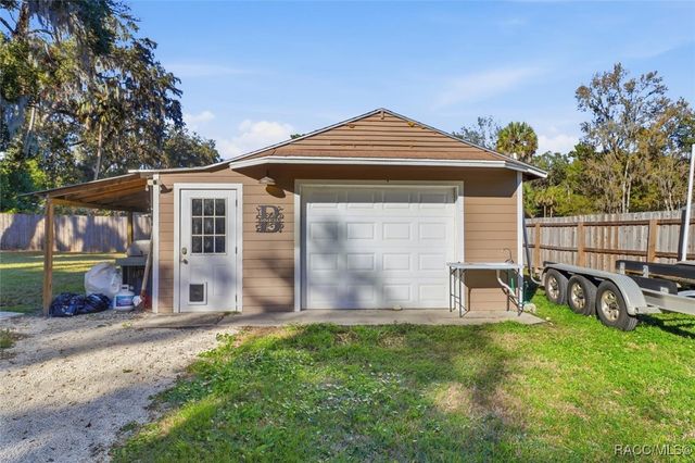 329 NE 10th Street, Crystal River, FL 34428