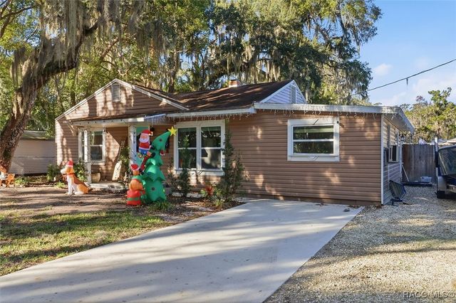 329 NE 10th Street, Crystal River, FL 34428
