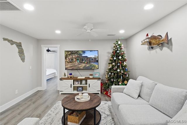 329 NE 10th Street, Crystal River, FL 34428