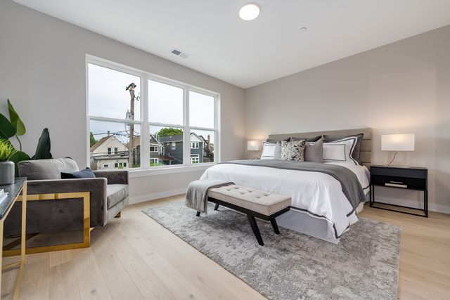 1631 N Lawndale Avenue 2N, Chicago, IL 60647