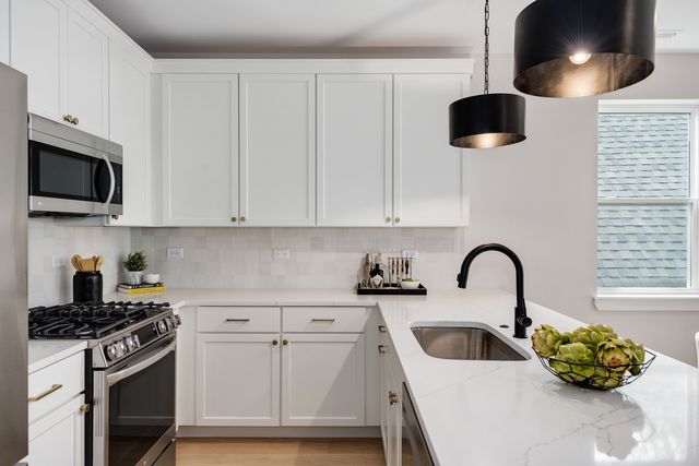 1631 N Lawndale Avenue 2N, Chicago, IL 60647