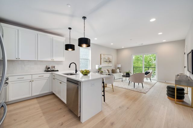 1631 N Lawndale Avenue 2N, Chicago, IL 60647