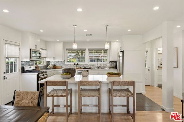 7667 Chisholm Avenue, Van Nuys, CA 91406