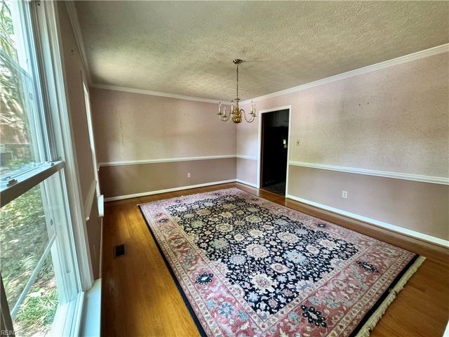 3 Katies CIR, Newport News, VA 23606