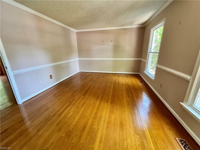 3 Katies CIR, Newport News, VA 23606