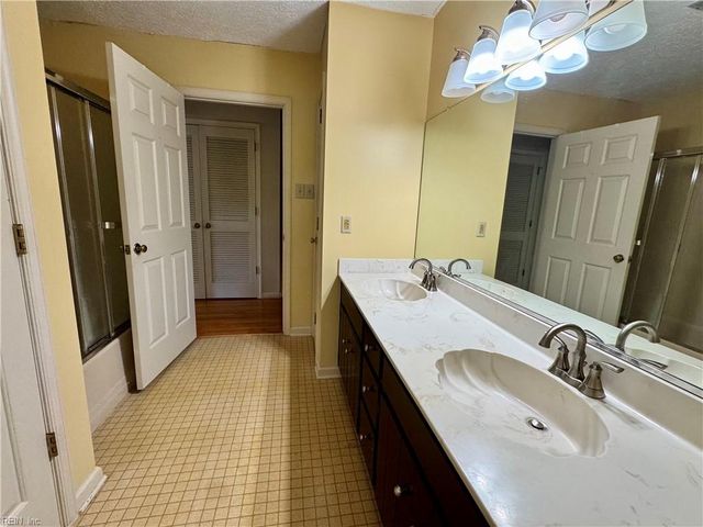 3 Katies CIR, Newport News, VA 23606