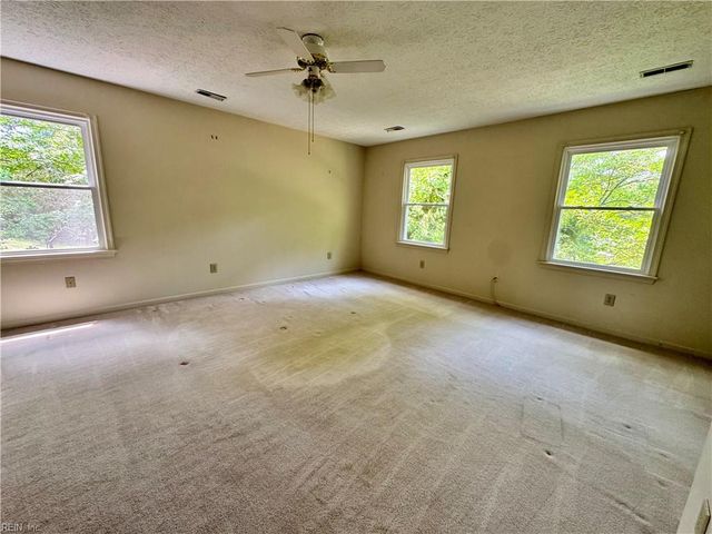 3 Katies CIR, Newport News, VA 23606
