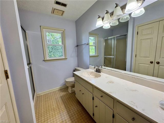 3 Katies CIR, Newport News, VA 23606