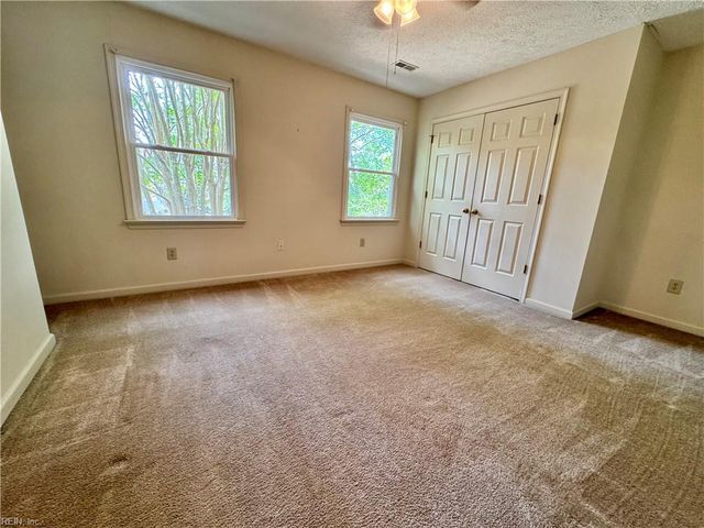 3 Katies CIR, Newport News, VA 23606